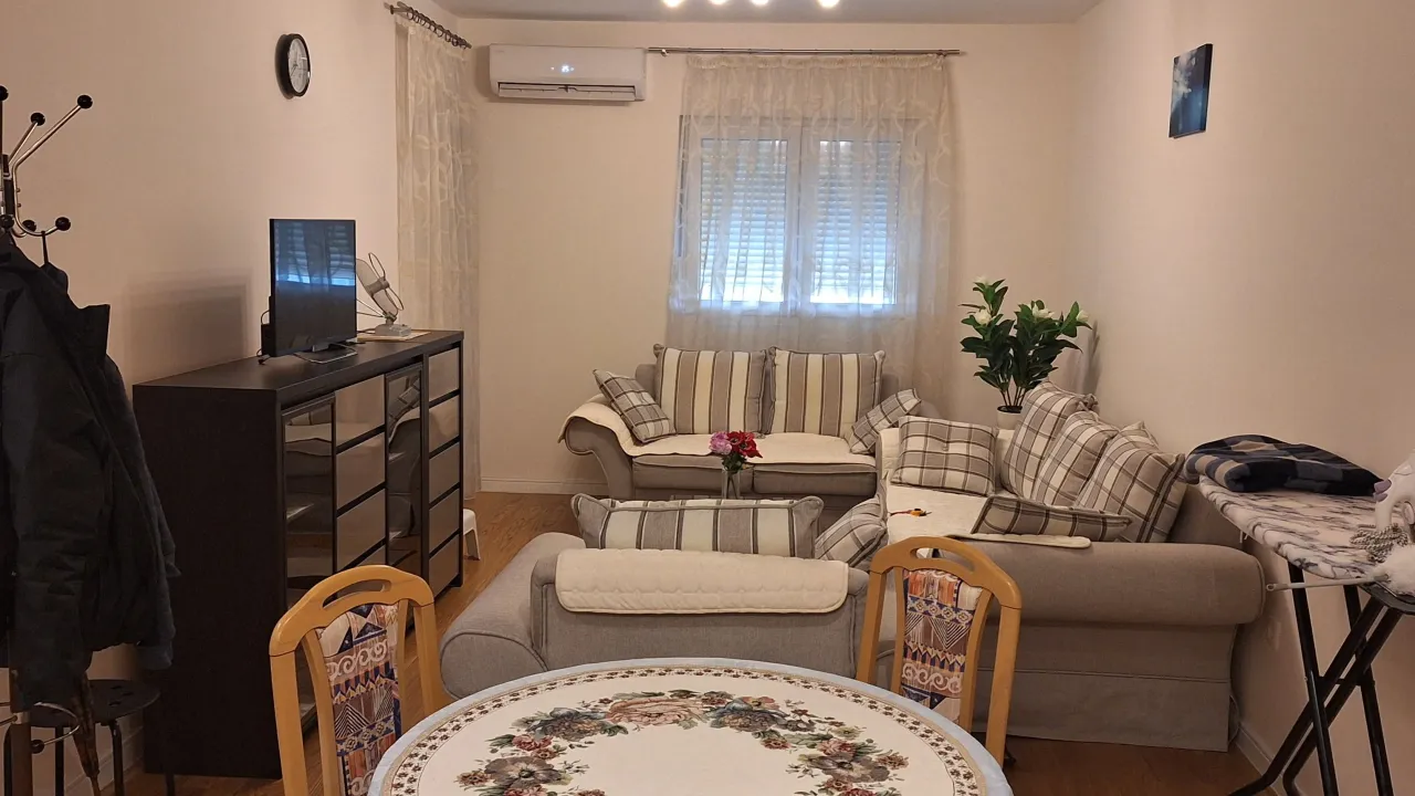 Izdavanje, jednosoban stan, 56m², Centar, Podgorica