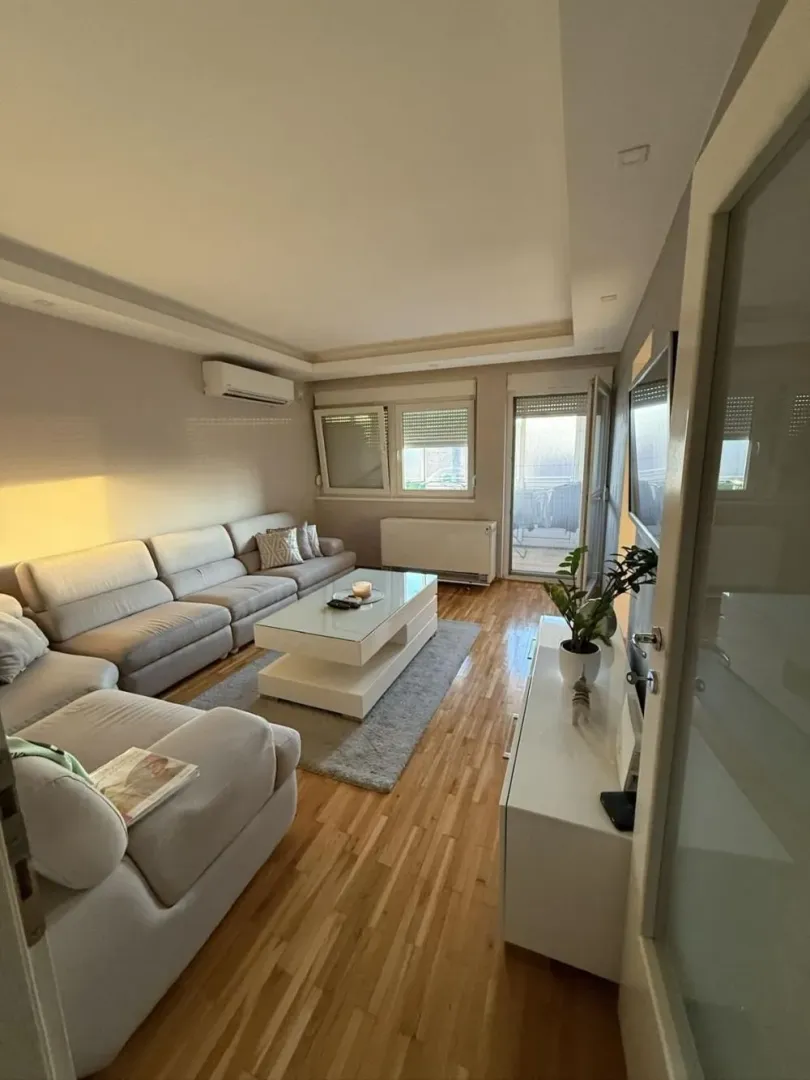 Prodaja, trosoban stan, 79m², Centar, Vrnjačka Banja