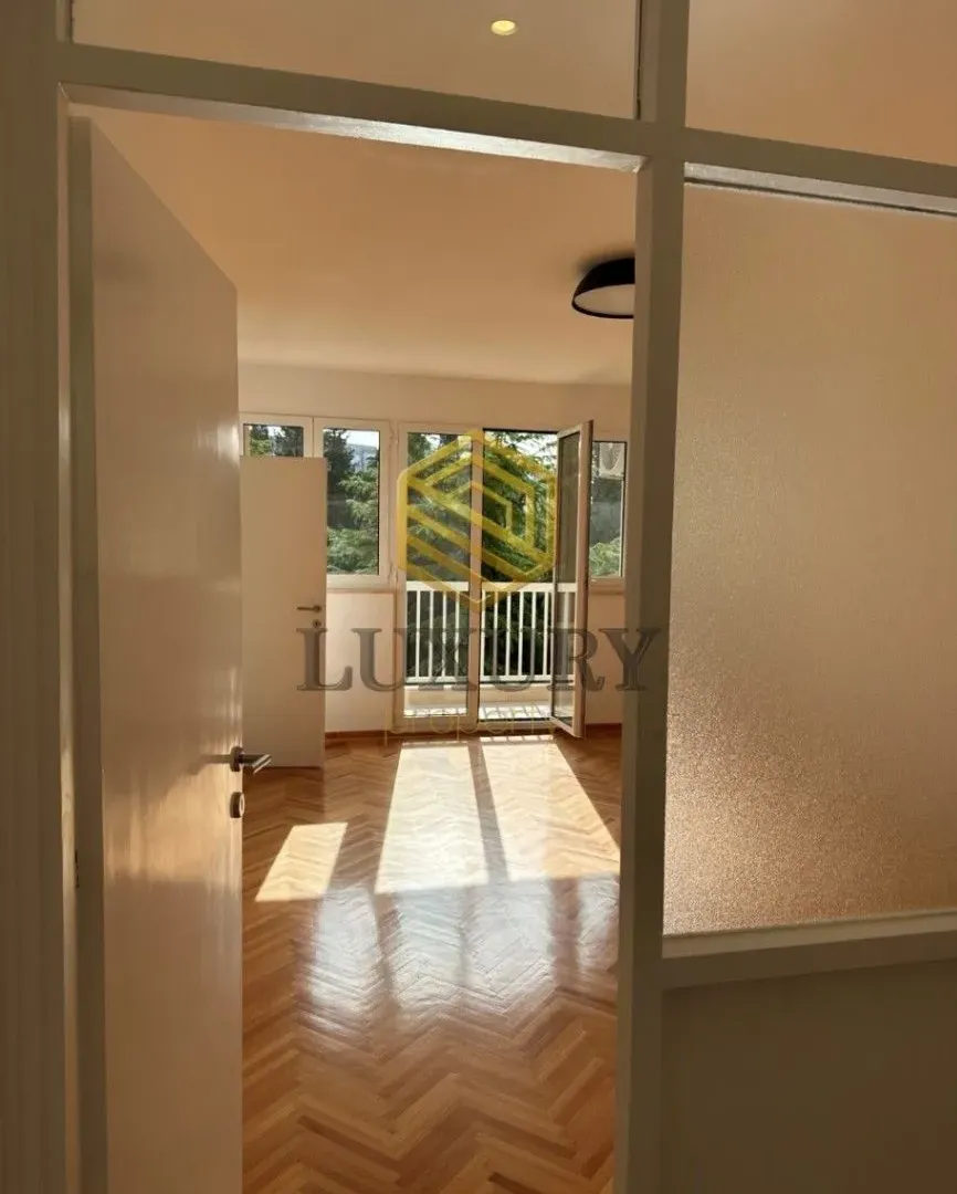 Izdavanje, poslovni prostor, 76m², Gintaš, Podgorica