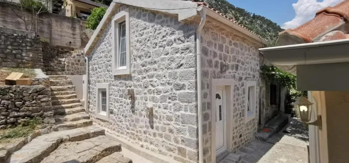 Izdavanje, stan, 60m², Kotor, Crna Gora