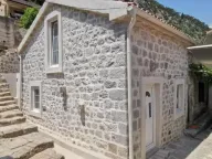 Izdavanje, stan, 60m², Kotor, Crna Gora - image 1