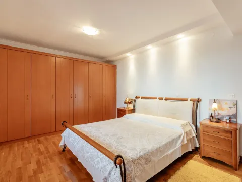 Sale, three bedroom apartment, 244m², Centar, Herceg Novi - image 11