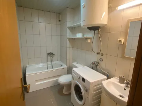 Rent, studio apartment, 28m², Blok 9, Podgorica - image 5