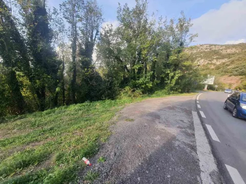 Zemljište in Sveti Stefan