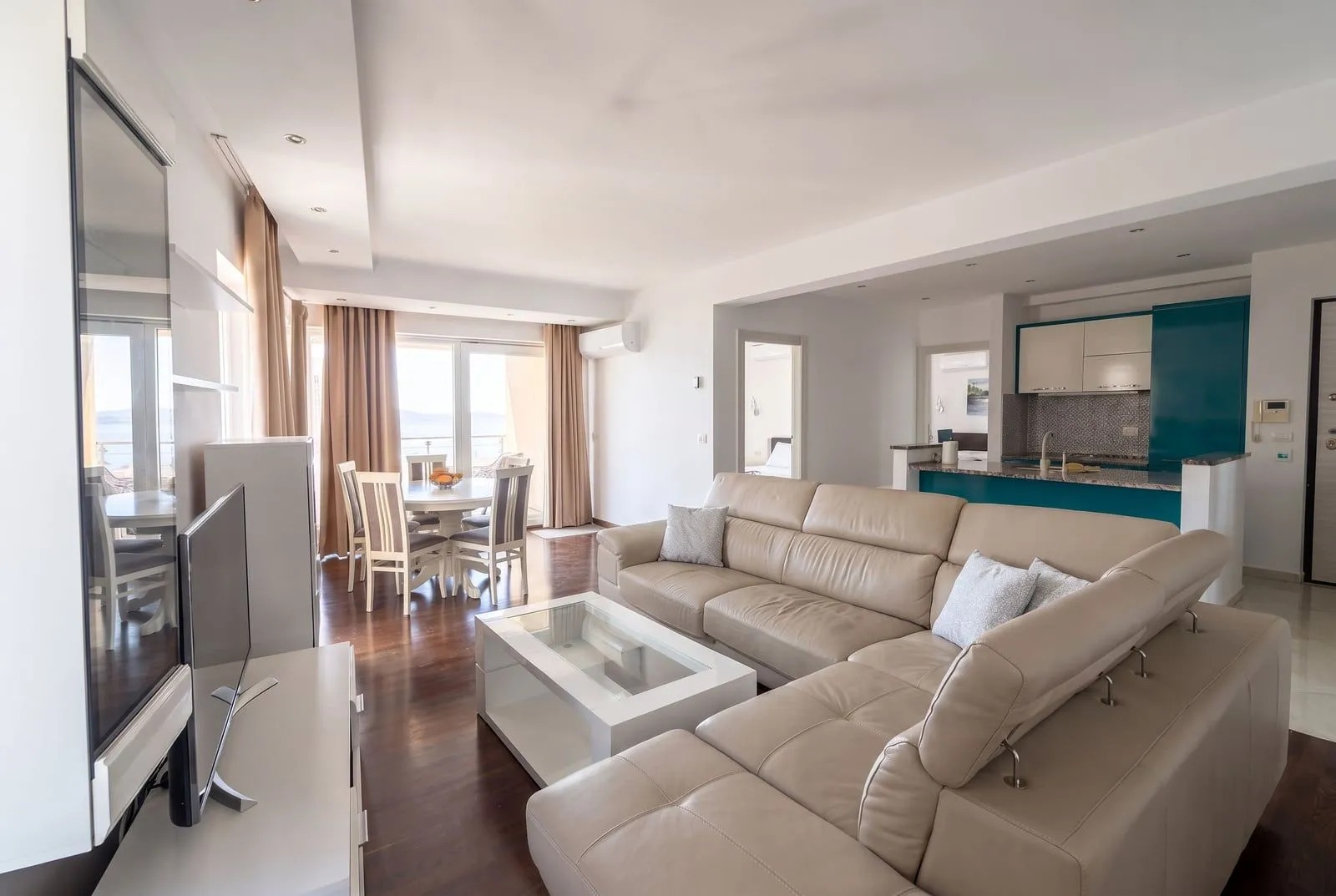 Rent, four bedroom apartment, 91m², Bečići, Budva