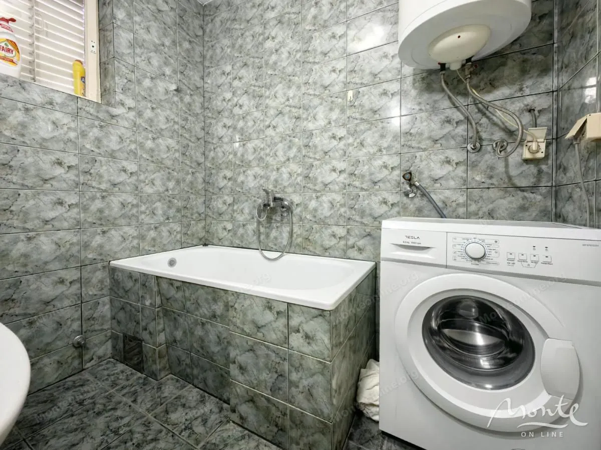 Prodaja, kuća, 180m², Tološi, Podgorica