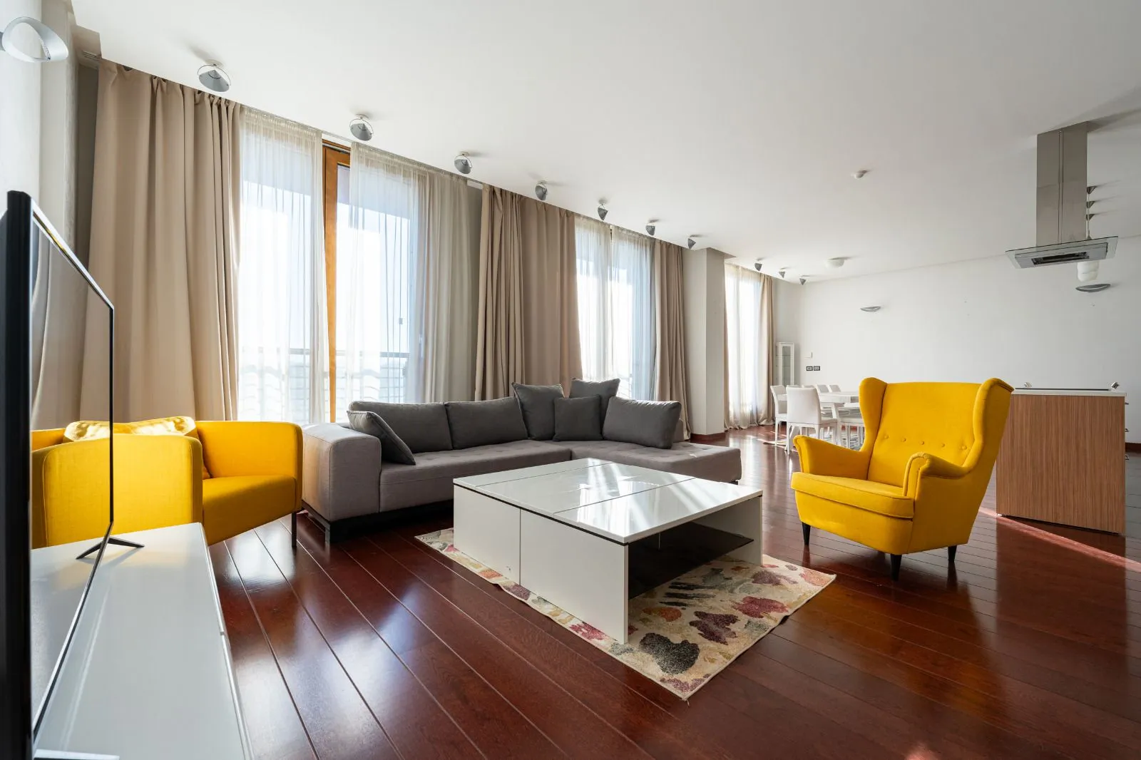 Rent, three bedroom apartment, 204m², Kod Capital Plaze, Podgorica
