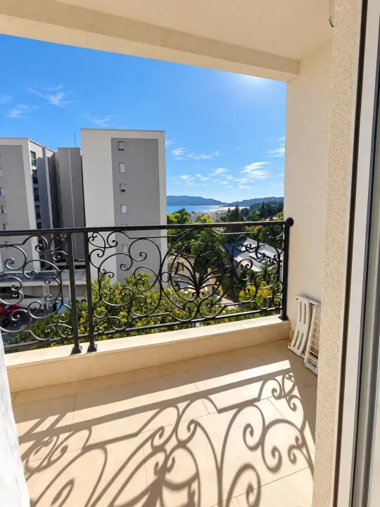 Rent, one bedroom apartment, 46m², Bečići, Budva