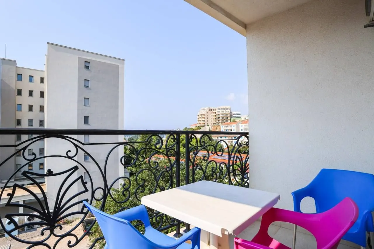 Rent, one bedroom apartment, 45m², Bečići, Budva