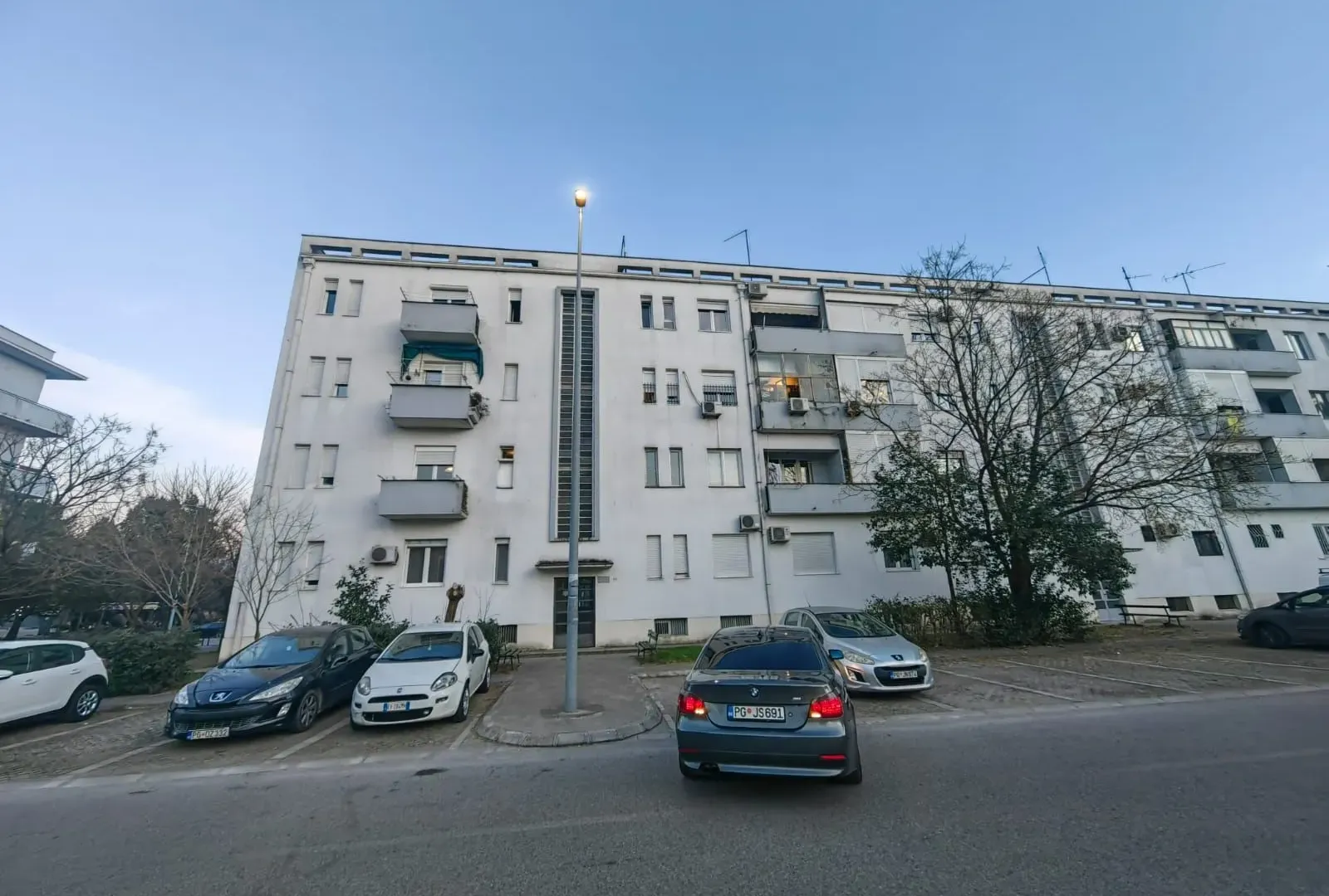 Izdavanje, dvosoban stan, 80m², Podgorica, Crna Gora
