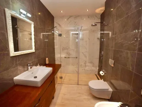 Rent, two bedroom apartment, 148m², Centar, Budva - image 2