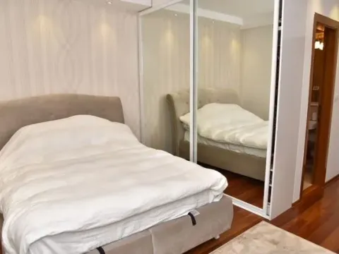 Izdavanje, četvorosoban stan, 130m², Centar, Podgorica - image 9