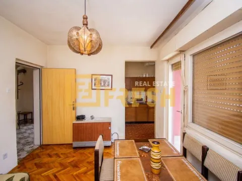 Prodaja, kuća, 214m², Tološi, Podgorica - image 10