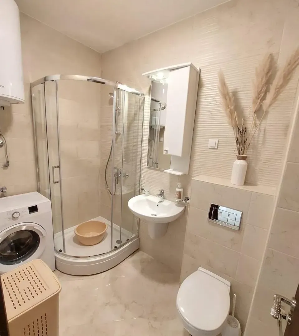 Izdavanje, jednosoban stan, 47m², Bečići, Budva