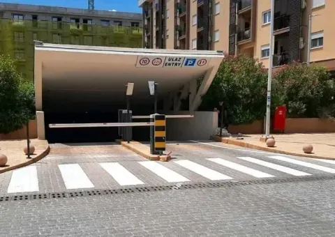 Rent, parking/garage, 13m², New City, Podgorica - image 2