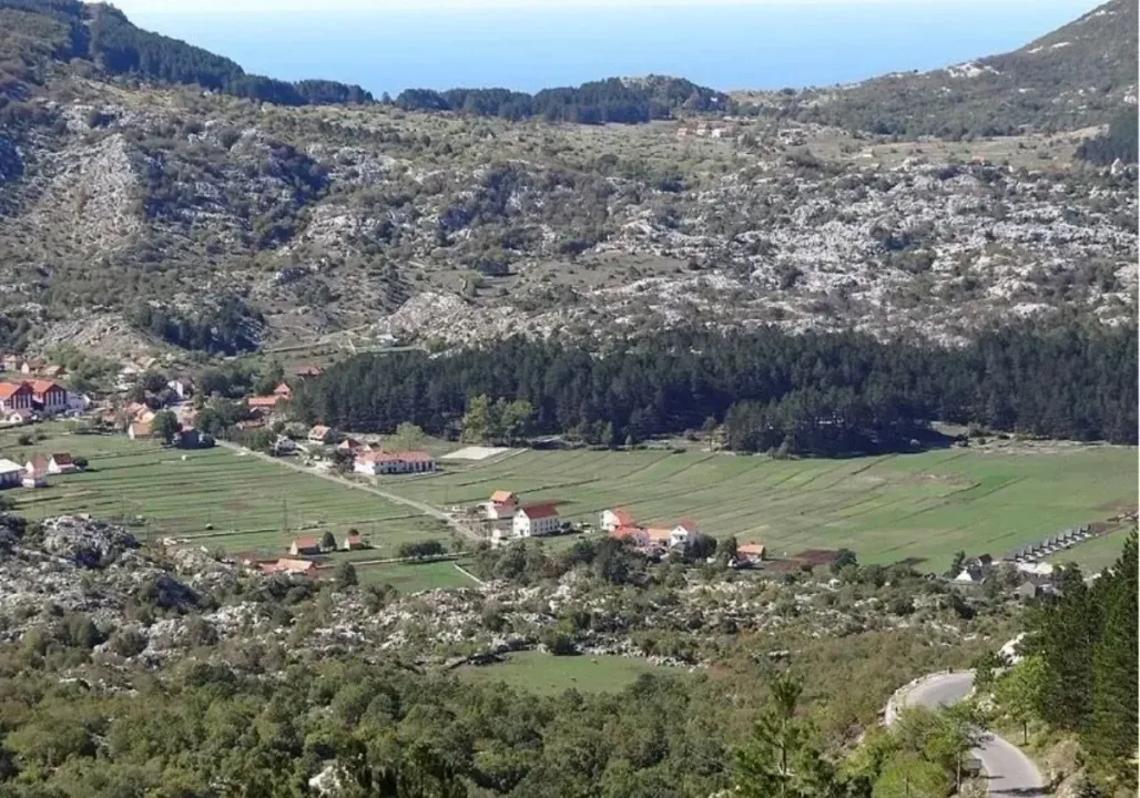 Prodaja, plac, 530m², Njeguši, Cetinje