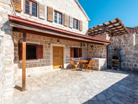 Sale, two bedroom apartment, 87m², Perast, Kotor - image 2