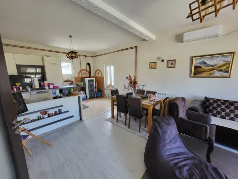 Izdavanje, kuća, 100m², Gornja Gorica, Podgorica - image 7