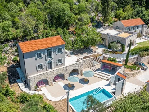 Sale, house, 350m², Trebešin, Herceg Novi - image 1