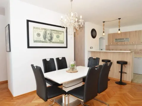 Izdavanje, dvosoban stan, 83m², Centar, Tivat - image 13