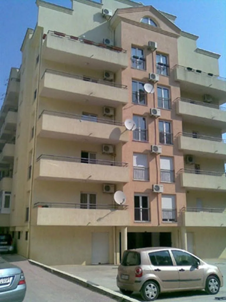 Izdavanje, jednosoban stan, 45m², Vezirov Most, Podgorica