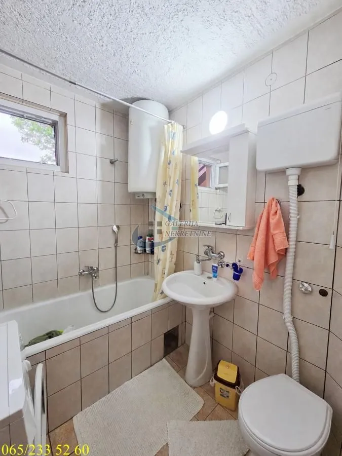 Prodaja, kuća, 212m², Centar, Inđija