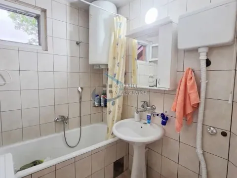 Prodaja, kuća, 212m², Centar, Inđija - image 15