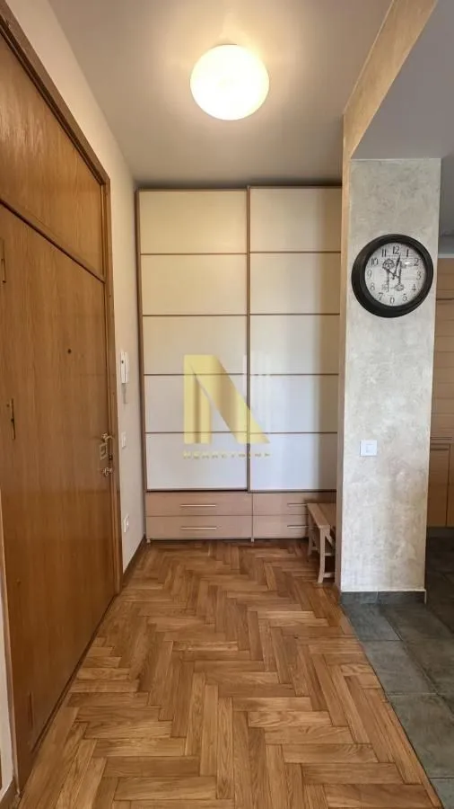 Izdavanje, dvosoban stan, 64m², Centar, Novi Sad
