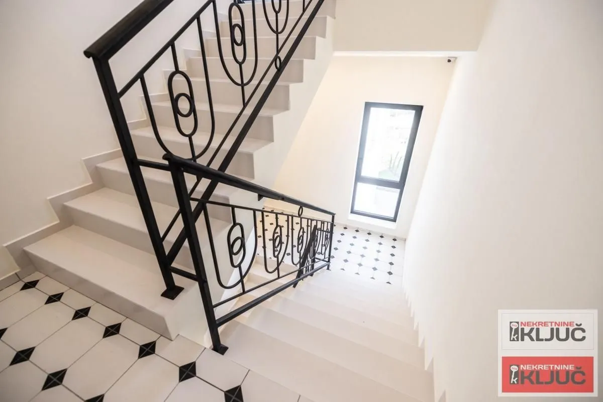 Izdavanje, četvorosoban stan, 135m², Tatarsko brdo, Petrovaradin