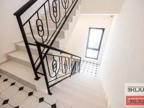 Izdavanje, četvorosoban stan, 135m², Tatarsko brdo, Petrovaradin - image 21
