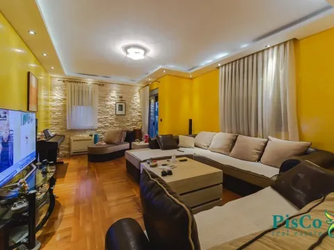 Prodaja, četvorosoban stan, 130m², Preko Morače, Podgorica - image 1