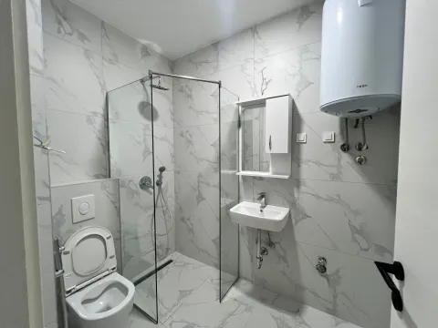 Izdavanje, dvosoban stan, 64m², Stari Aerodrom, Podgorica - image 11