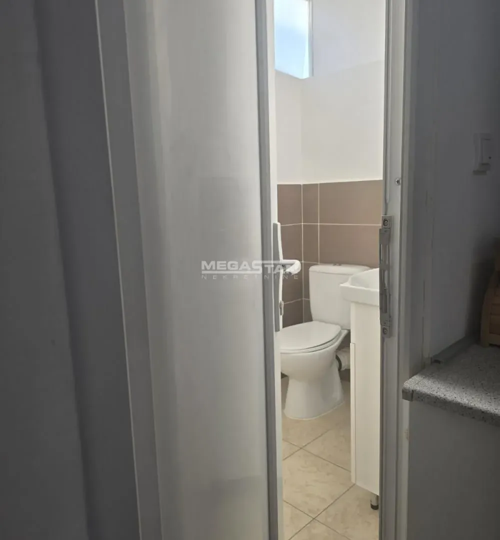 Rent, office space, 330m², Žarkovo, Beograd