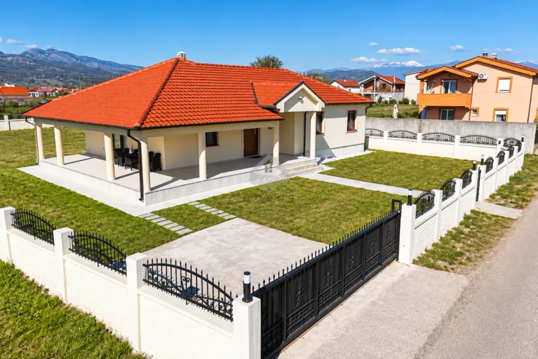 Rent, house, 200m², Kokoti, Podgorica