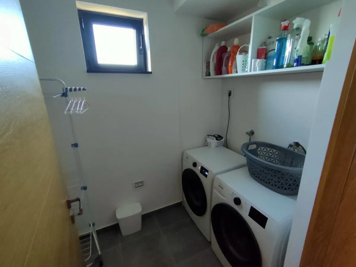 Izdavanje, kuća, 230m², Sremska Kamenica, Petrovaradin