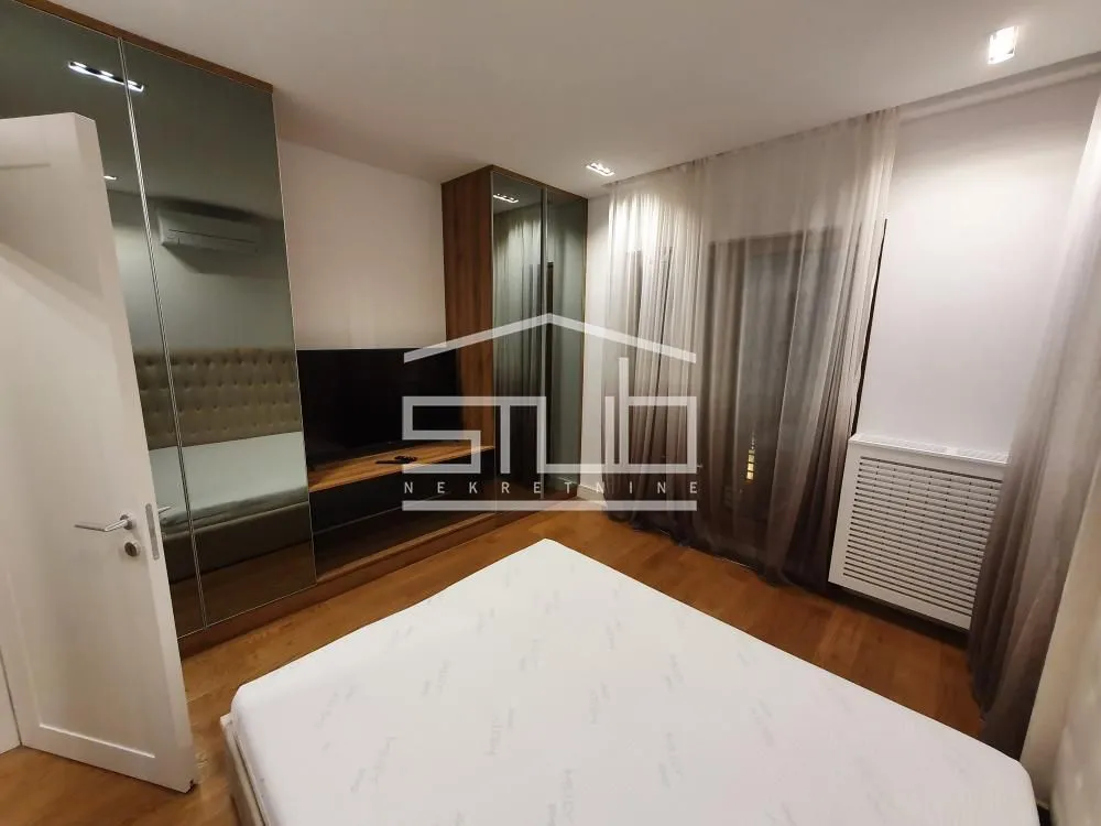 Izdavanje, trosoban stan, 88m², Savski Trg, Beograd