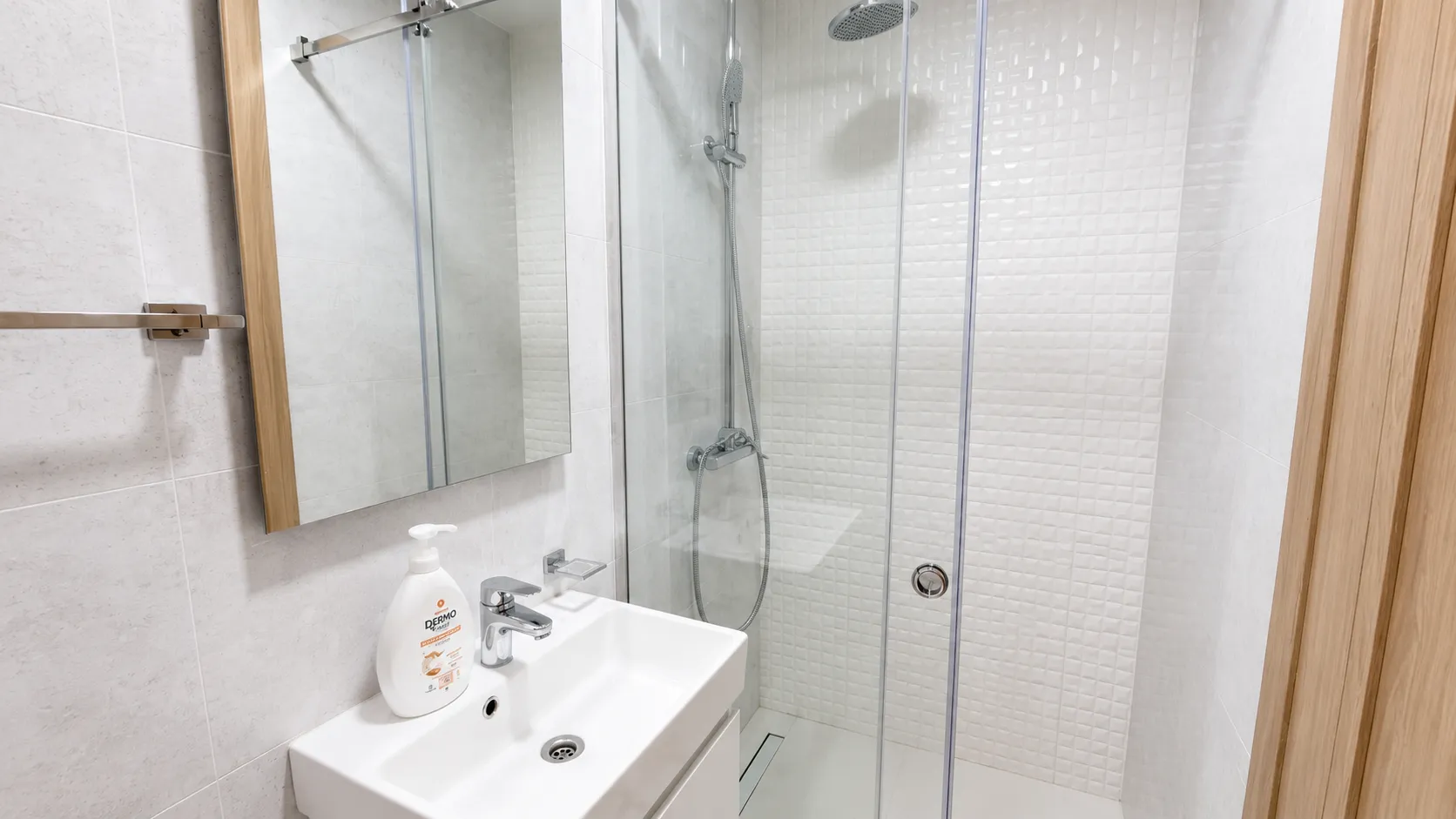 Izdavanje, dvosoban stan, 85m², Master Kvart, Podgorica