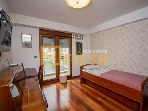 Izdavanje, četvorosoban stan, 160m², Preko Morače, Podgorica - image 25