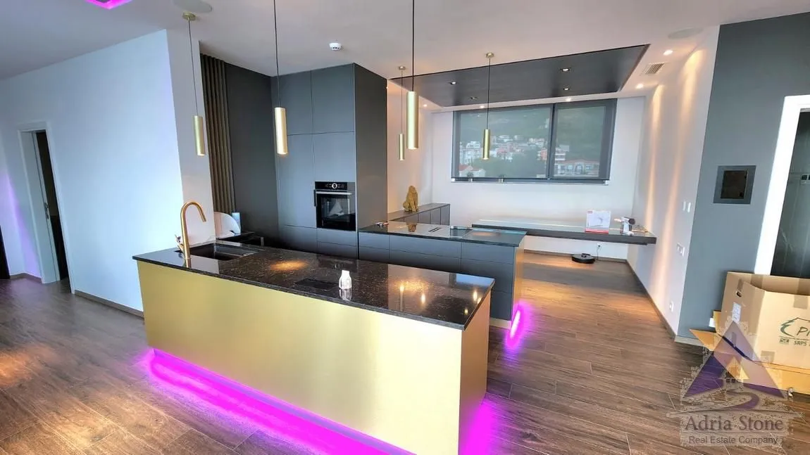 Sale, three bedroom apartment, 285m², Bečići, Budva