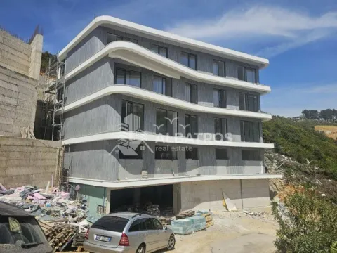 Spoljašnji izgled moderne stambene zgrade u izgradnji sa terasama. - image 6