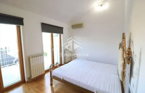 Bedroom with a double bed and access to the terrace. - image 11