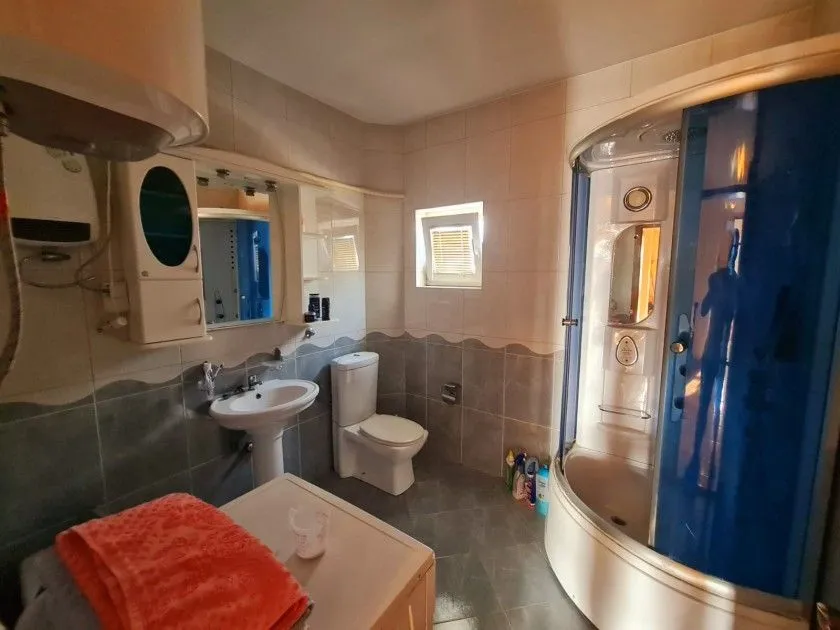 Rent, house, 180m², Tološi, Podgorica