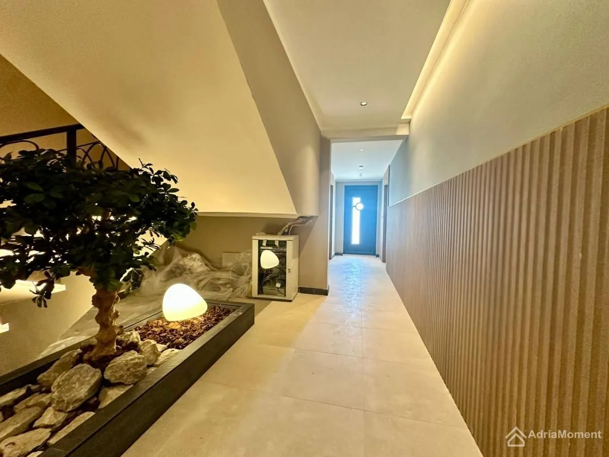 Prodaja, trosoban stan, 96m², Kalimanj, Tivat