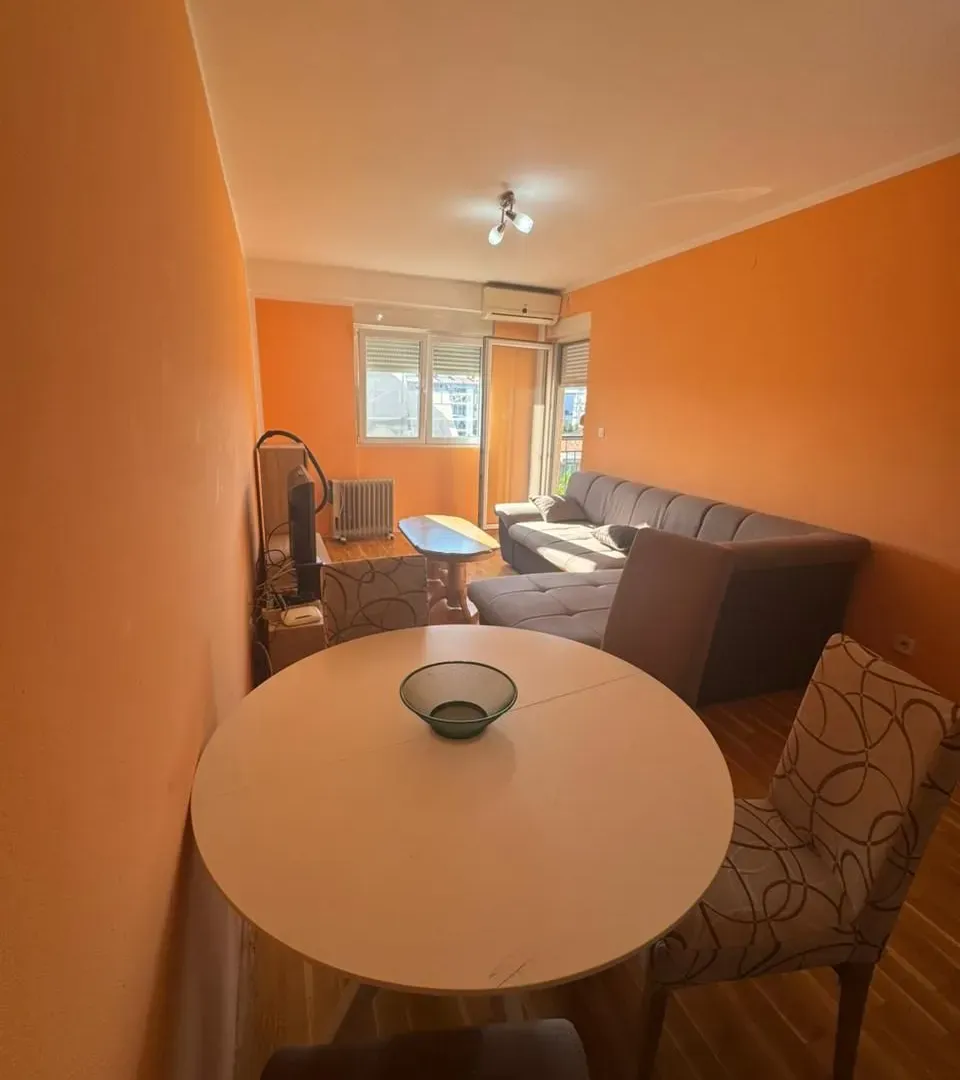 Izdavanje, jednosoban stan, 43m², Krivi Most, Podgorica