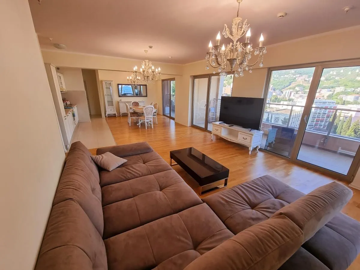 Rent, three bedroom apartment, 134m², Bečići, Budva
