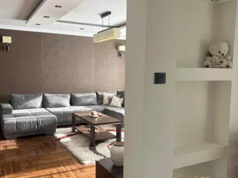 Izdavanje, trosoban stan, 120m², Poštanska Štedionica, Palilula Sve Podlokacije - image 4