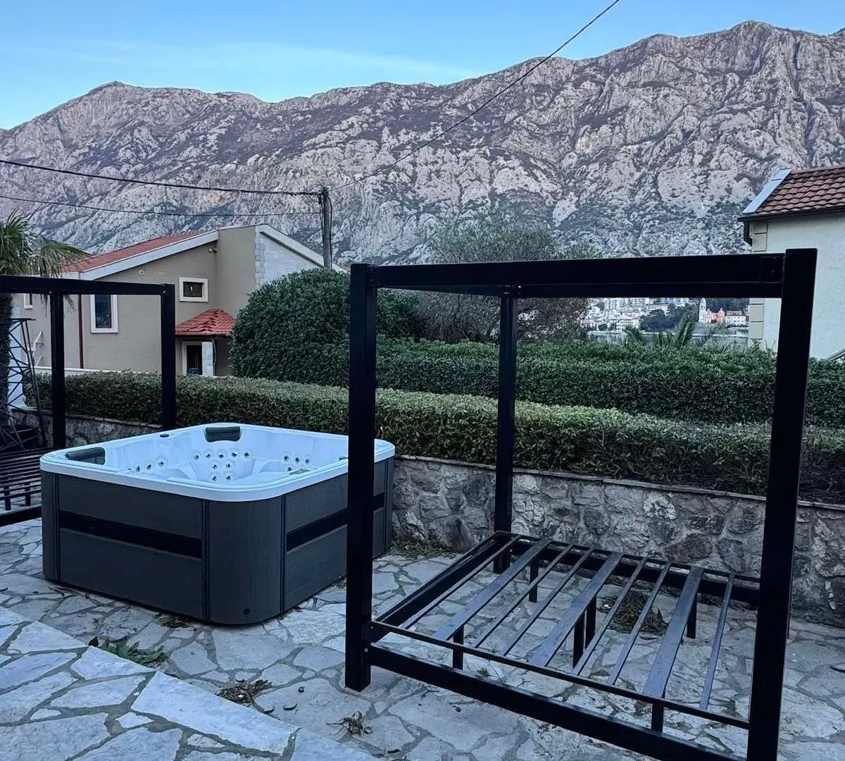 Prodaja, trosoban stan, 110m², Prčanj, Kotor