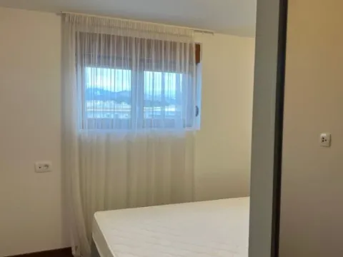 Izdavanje, četvorosoban stan, 127m², Podgorica, Crna Gora - image 4