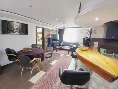 Rent, four bedroom apartment, 110m², Kalenić Pijaca, Vračar Sve Podlokacije - image 2