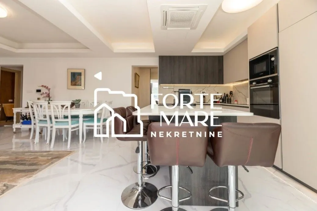 Prodaja, trosoban stan, 122m², Đenovići, Herceg Novi
